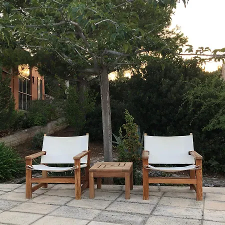 With Swimming Pool And Tennis/basketball Court Σπίτι διακοπών *