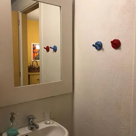 With Swimming Pool And Tennis/basketball Court Σπίτι διακοπών