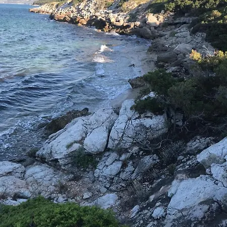 With Swimming Pool And Tennis/basketball Court Σπίτι διακοπών *