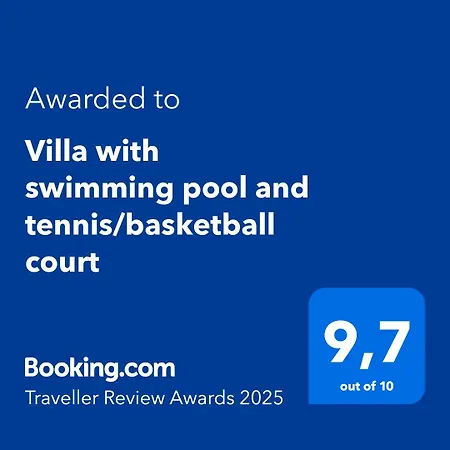 With Swimming Pool And Tennis/basketball Court Ferienhaus