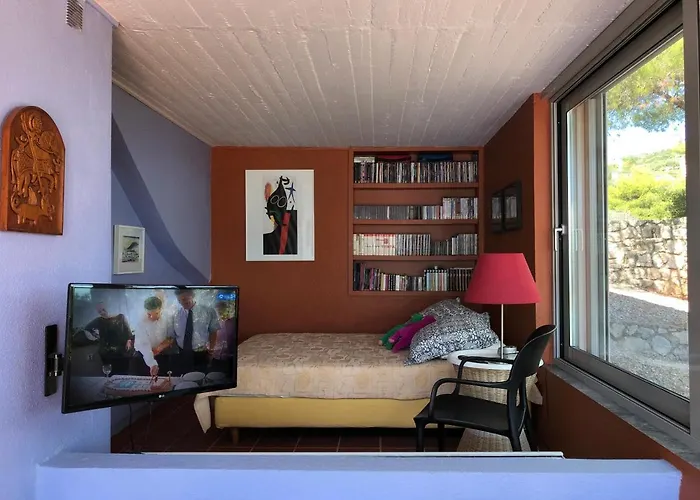 With Swimming Pool And Tennis/basketball Court Holiday home *