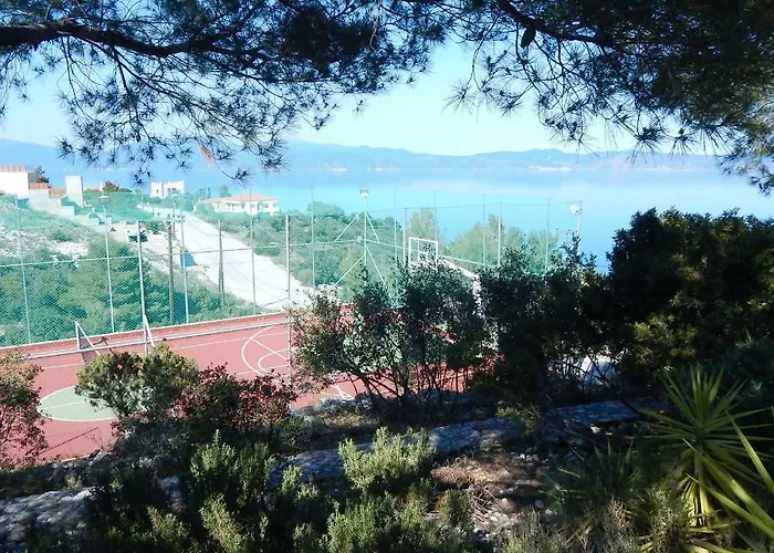 Holiday home With Swimming Pool And Tennis/basketball Court *